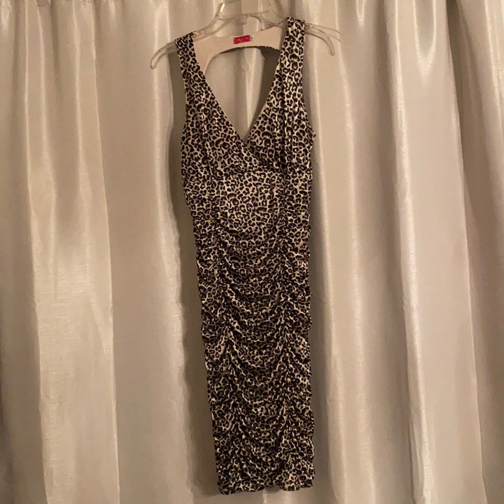 Leopard-print bodycon dress — so fun & flattering!